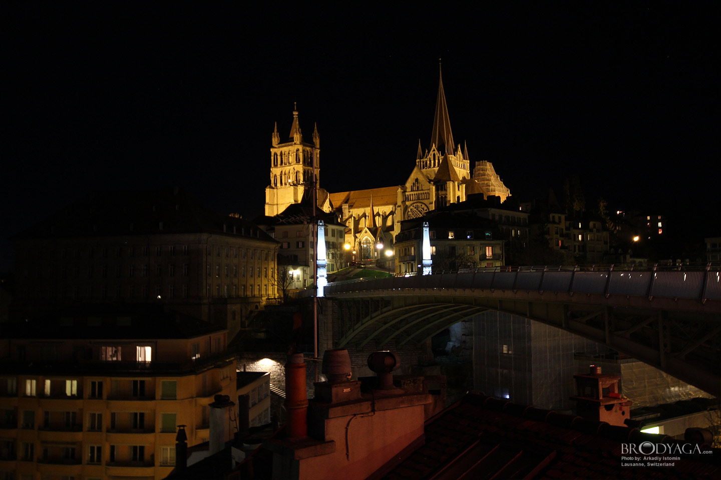 Lausanne by night